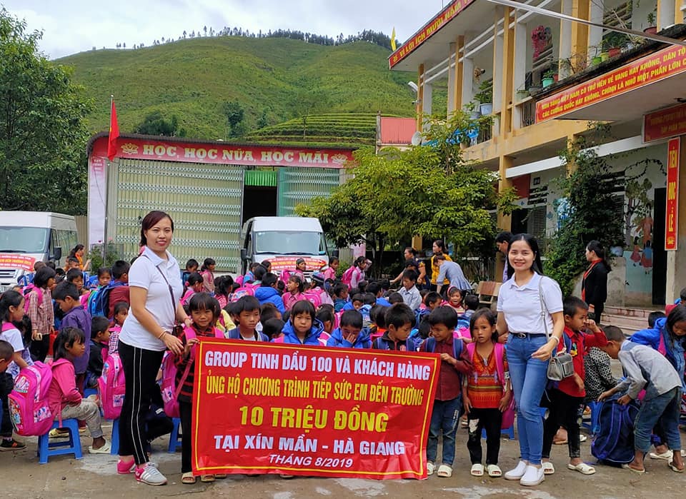 [VIDEO] Tinh Dầu 100 tham gia "Tiếp sức em đến trường 2019" tại Xín Mần, Hà Giang