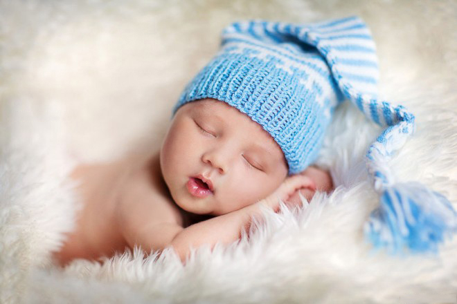Mẹo giữ ấm cho em bé khi ngủ vào mùa đông