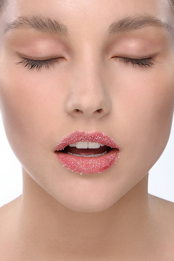 Cách chăm sóc đôi môi quyến rũ hồng hào hiệu quả