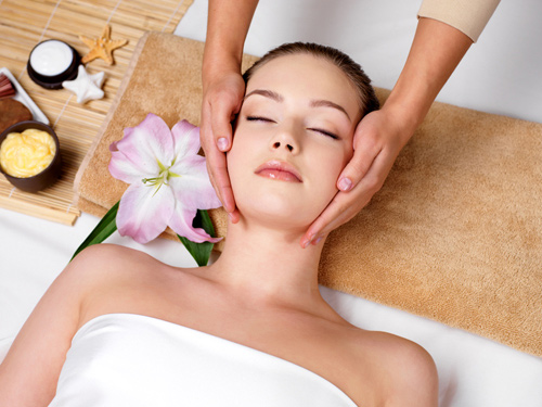 Vì sao nên massage mặt thường xuyên?