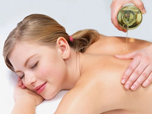 Bí quyết massage body đúng cách với tinh dầu