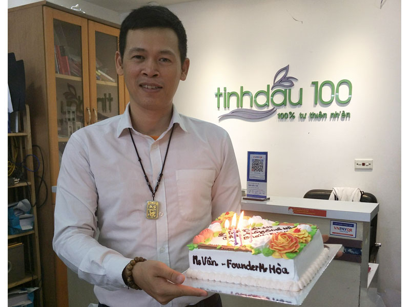 Happy Birthday Ms Van and Founder Mr Hoa of Team Tinhdau100