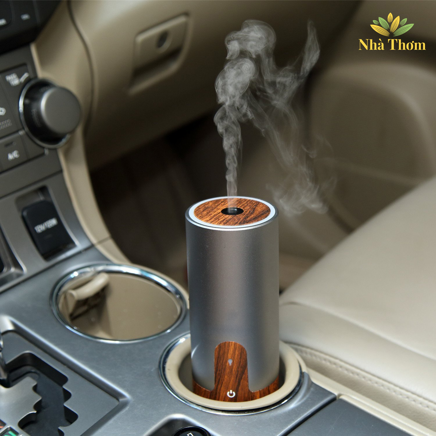 Mẹo khử mùi trên xe ô tô hiệu quả, bằng máy phun sương giành riêng cho ô tô.