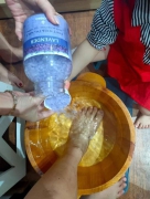Ngâm chân mỗi tối với muối tinh dầu rất tốt cho sức khỏe