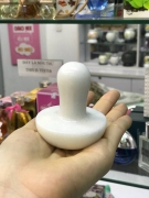 Đá lạnh massage mặt hình nấm mang lại nhiều tác dụng trong làm đẹp và cải thiện sức khỏe.