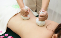 Giảm đau, thư giãn với túi chườm thảo dược Saroma