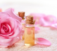 Bật mí 6 công dụng ít ai biết về nước hoa hồng