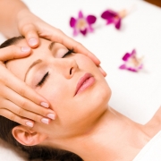 Các loại tinh dầu massage mặt sáng mịn hiệu quả