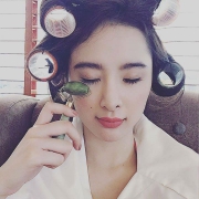 Thanh lăn massage mặt đá Ngọc Bích - cho làn da mịn màng hơn theo từng ngày