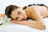 Tác dụng tuyệt vời của đá nóng massage