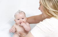 Mách các mẹ bí quyết trị rôm sảy hiệu quả cho bé yêu