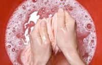 Tại sao phải dùng nước giặt đồ lót