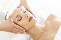 Giảm béo mặt bằng cách massage
