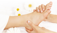 Loại bỏ nứt gót chân chỉ với 1 quả chuối