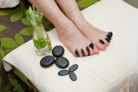 Giảm stress, thư giãn với đá nóng massage kẹp chân