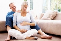 Vợ chồng massage thêm tình cảm gần gũi