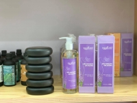 Cùng massage giảm đau mỏi, thư giãn cực tốt với DẦU MASSAGE OẢI HƯƠNG và ĐÁ NÓNG.