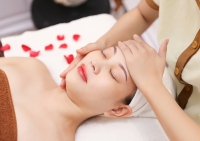 Nắng ấm rồi các nàng rủ nhau đi massage thư giãn thôi.
