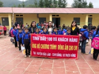 CHUYẾN ĐI TỪ THIỆN ĐÔNG ẤM CHO EM VÔ CÙNG Ý NGHĨA đến các em tại huyện Bảo Lâm - Cao Bằng của Tinh dầu 100 Shop