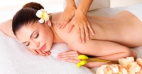 Cùng tận hưởng dây phút được thư giãn sau ngày làm việc mệt mỏi với dầu massage body Nhài.