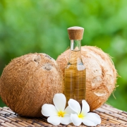 Bí quyết sống khỏe đẹp với dầu dừa nguyên chất.