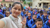 TINH DẦU 100 VÀ KHÁCH HÀNG tiếp sức đến trường cho các con tại vùng cao
