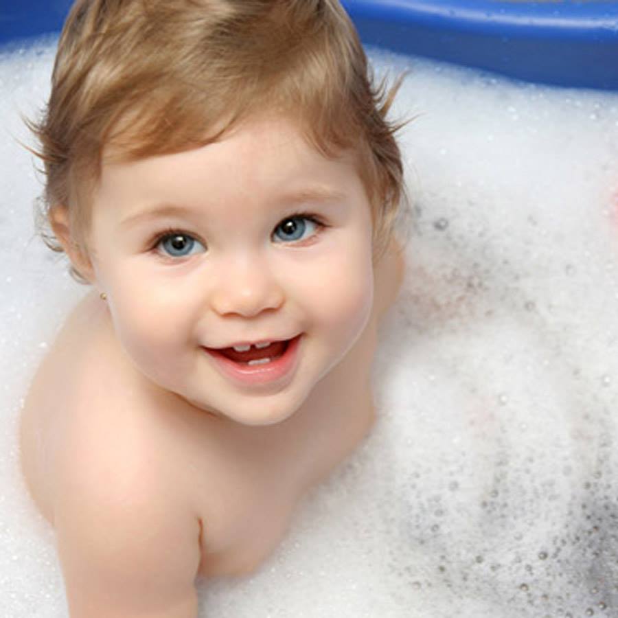 Tắm cho con đúng cách