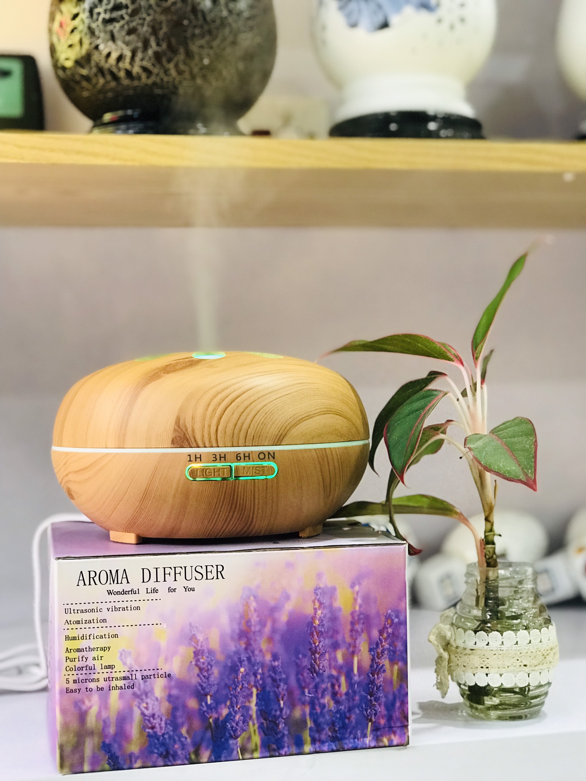 Không gian thoáng mát, thơm tho xuất cả ngày với máy phun sương cánh hoa.